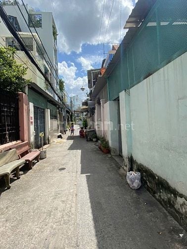 Kẹt tiền cần bán nhà quận 4 giá siêu HOT. Dt 4 x 28m, giá 11,3 tỷ.