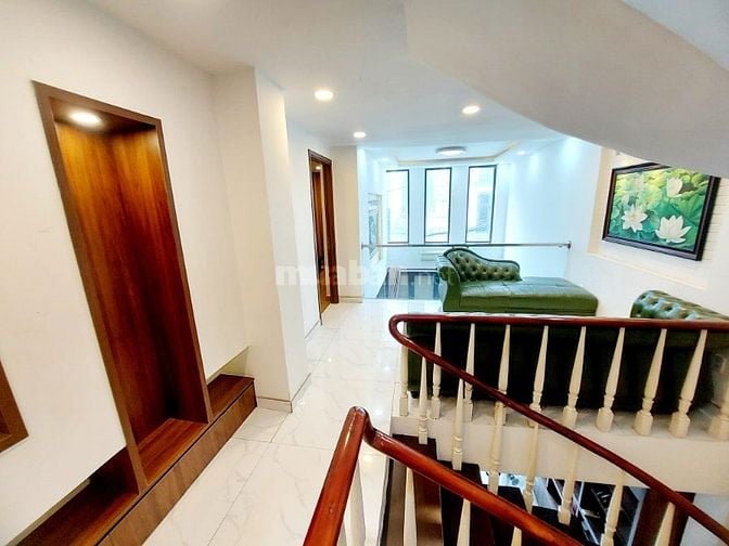 Nhà Q7 gần Vincom Nam Long , xe hơi vào nhà, 2 tầng, chỉ 8 tỷ