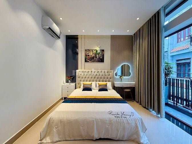 Đi nước ngoài định cư bán gấp nhà ở đường Nguyễn Hiền, phường 4, quận 