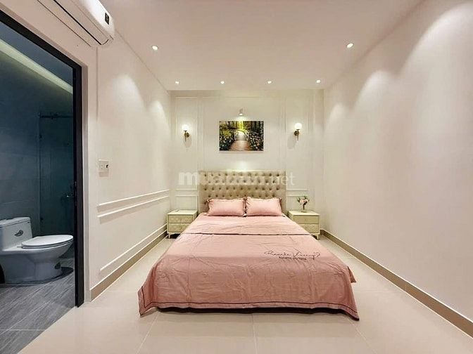 Đi nước ngoài định cư bán gấp nhà ở đường Nguyễn Hiền, phường 4, quận 