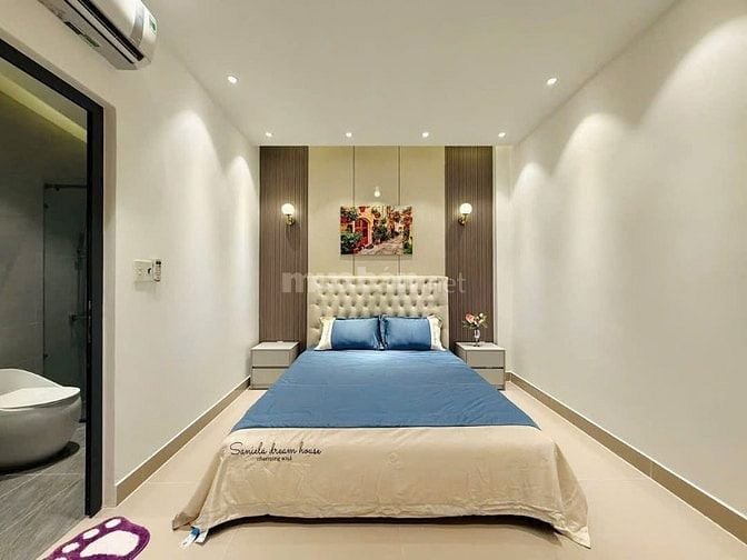 Đi nước ngoài định cư bán gấp nhà ở đường Nguyễn Hiền, phường 4, quận 