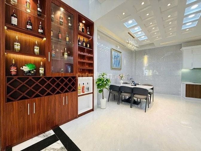 Đi nước ngoài định cư bán gấp nhà ở đường Nguyễn Hiền, phường 4, quận 