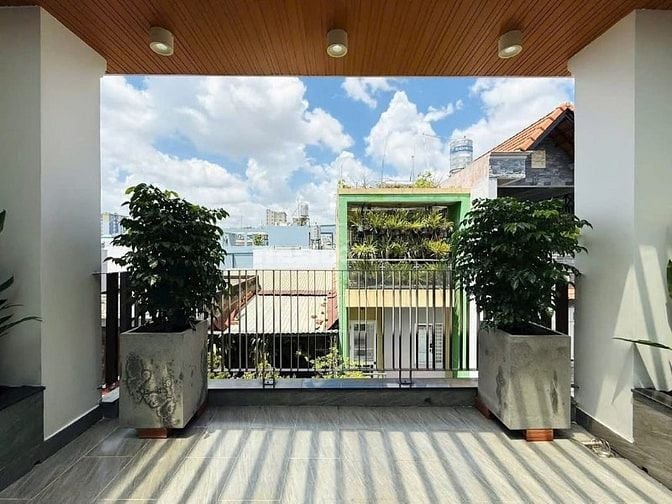Đi nước ngoài định cư bán gấp nhà ở đường Nguyễn Hiền, phường 4, quận 
