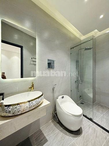 Đi nước ngoài định cư bán gấp nhà ở đường Nguyễn Hiền, phường 4, quận 