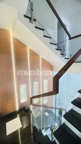 Hẻm xe tải 8m 100m2(5x20) 5 tầng Lạc Long Quân, phường 9, Tân Bình