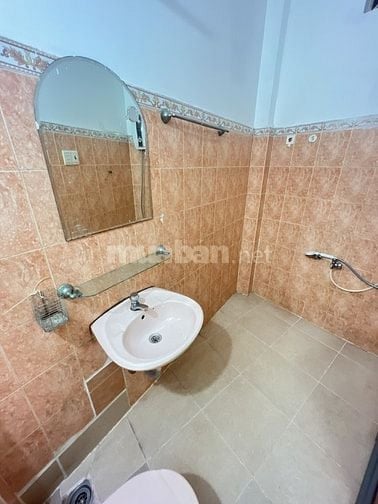 Sang mặt tiền + căn hộ dịch vụ