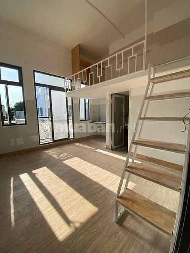 Bán tòa nhà dịch vụ, 5 tầng, 34p, 2mt trước sau, giá 20,8 tỷ. 