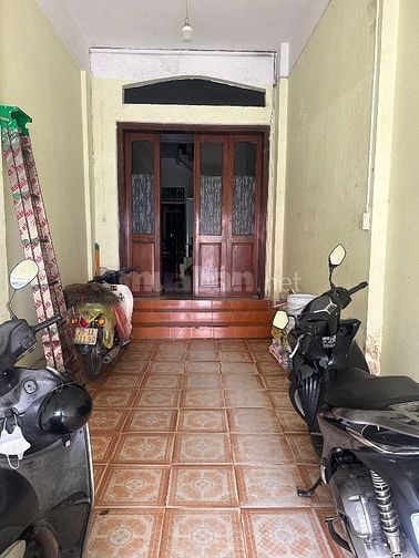 Cho thuê cửa hàng mặt đường Nguyễn Văn Cừ