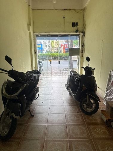 Cho thuê cửa hàng mặt đường Nguyễn Văn Cừ