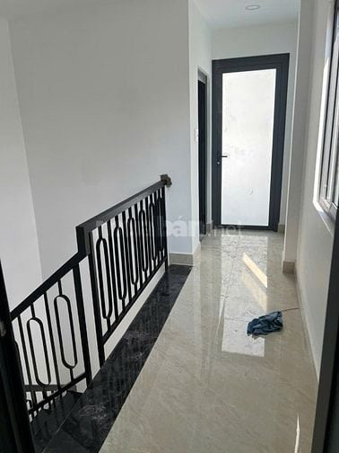 nhà trung tâmPhú nhuận dọn về ở ngay . khu phan xích long , hẻm oto . 