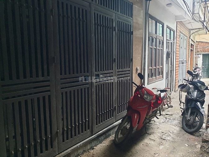 Chính Chủ Bán Nhà Ngõ 598 Ngọc Hồi - Gần BV Nội Tiết TW 37M2 -5.8 Tỷ