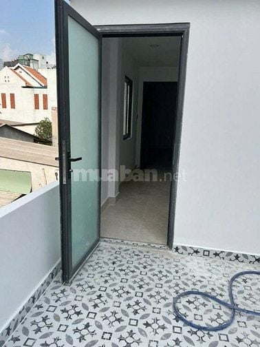 nhà trung tâmPhú nhuận dọn về ở ngay . khu phan xích long , hẻm oto . 