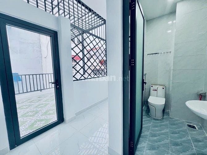 Bán nhà mới 3 lầu Phạm Văn Bạch, Tân Bình, 3PN, giá 5.8 tỷ