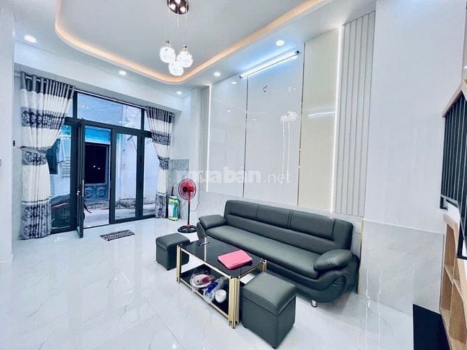 Bán nhà mới 3 lầu Phạm Văn Bạch, Tân Bình, 3PN, giá 5.8 tỷ