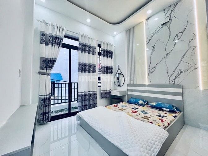 Bán nhà mới 3 lầu Phạm Văn Bạch, Tân Bình, 3PN, giá 5.8 tỷ