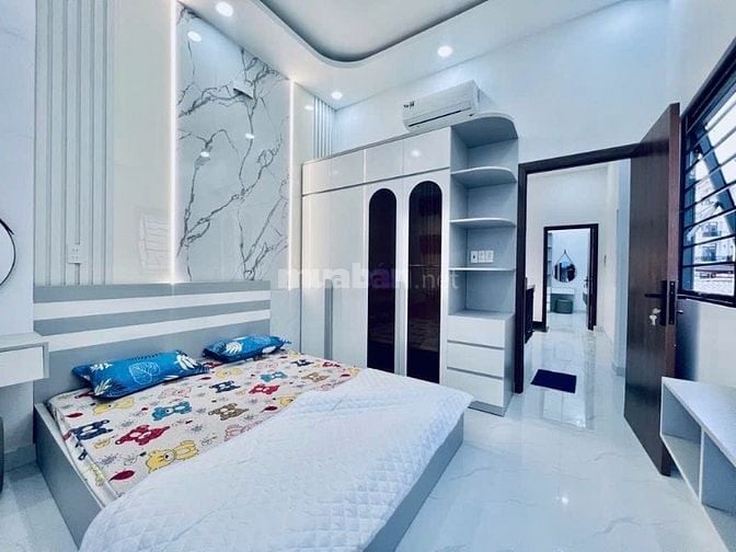 Bán nhà mới 3 lầu Phạm Văn Bạch, Tân Bình, 3PN, giá 5.8 tỷ