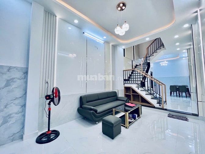 Bán nhà mới 3 lầu Phạm Văn Bạch, Tân Bình, 3PN, giá 5.8 tỷ