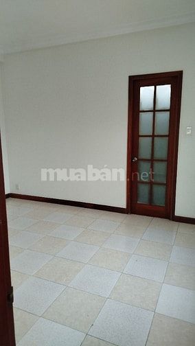 Nhà mặt tiền đường hẻm lớn cách nhà ga T3 200m