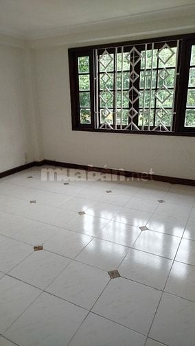 Nhà mặt tiền đường hẻm lớn cách nhà ga T3 200m