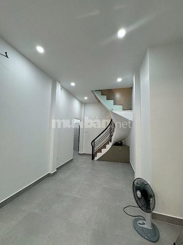 Cho thuê nhà số 233/11/6 Nguyễn Trãi, P.2, Q.5, gần hẻm bánh ABC