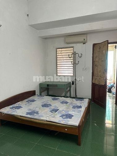 Gia đình cho thuê Phòng T5 - Phố Giảng Võ giá 2,8tr - DT 30m2.