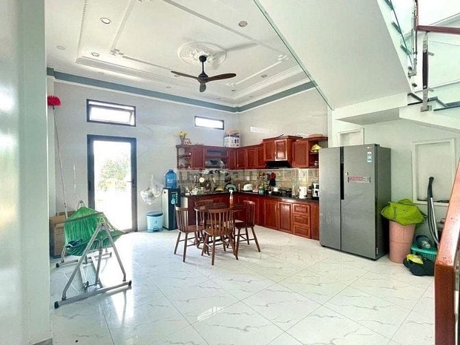 Bán gấp căn nhà cấp 4 có sân thượng, 189m2, Trảng Bàng, SHR, Giá 850TR