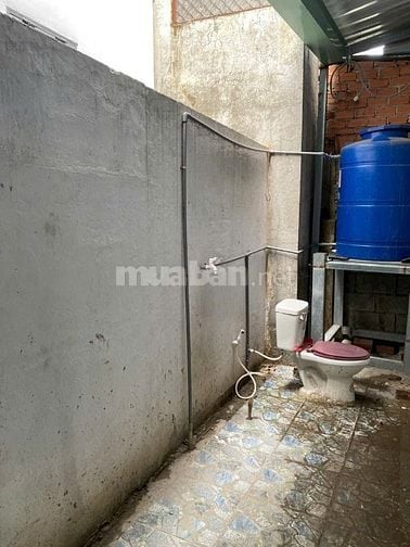 Cho thuê kho xưởng 95m2 Quốc Lộ 1A giá 5.5.Triệu. Ưu tiên thuê làm kho