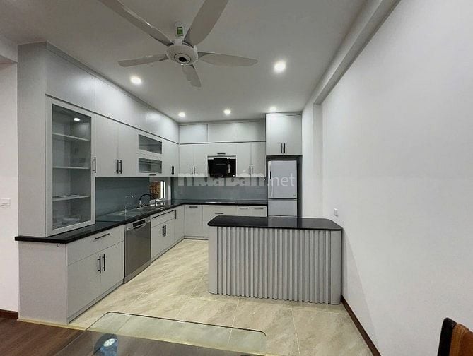 Chính chủ cần cho thuê gấp Biệt Thự mới đẹp tại:Âu Cơ,Tây Hồ,Thang máy