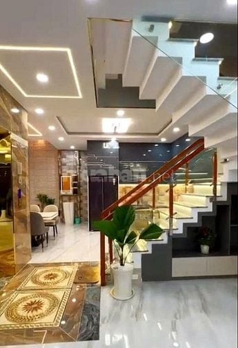 Nhà 4 tầng 4PN có wc riêng đường Bành Văn Trân. Gần chợ Hoà Hưng