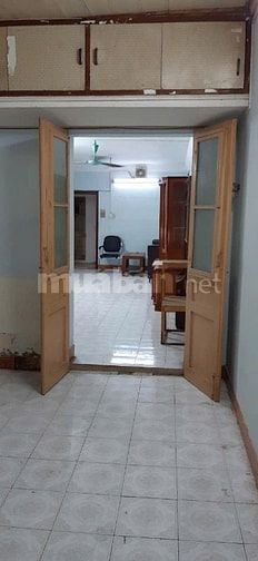 Bán căn hộ chung cư tầng 2 nhà H2 khu tập thể Nguyễn Công Trứ 