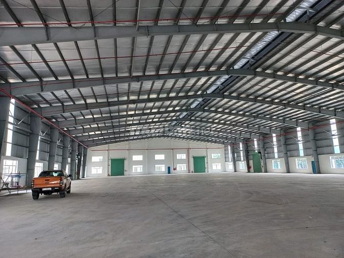 Cho thuê kho sẵn 3000m², MT Quốc Lộ 1A, DT: 70.5x54m, Giá: 220 Tr/Th