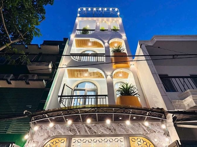 Đi nước ngoài định cư bán gấp nhà ở đường Nguyễn Chí Thanh, phường 7, 