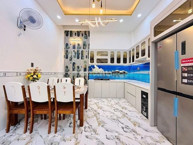 Đi nước ngoài định cư bán gấp nhà ở đường Nguyễn Chí Thanh, phường 7, 