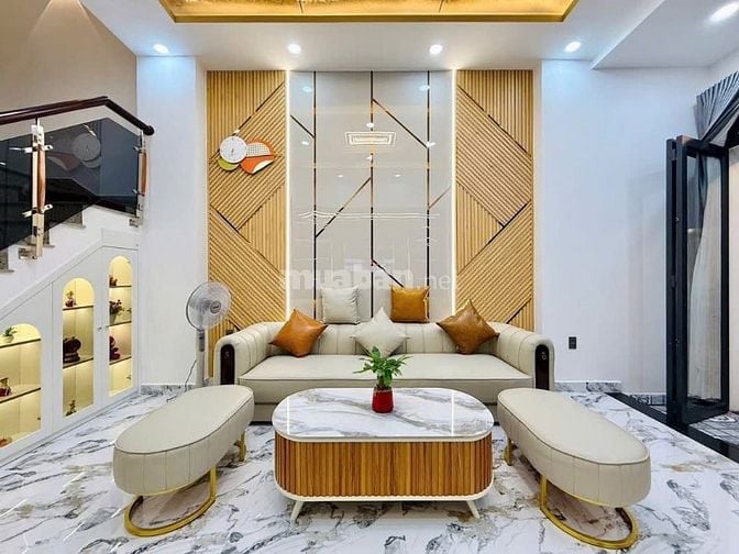 Đi nước ngoài định cư bán gấp nhà ở đường Nguyễn Chí Thanh, phường 7, 