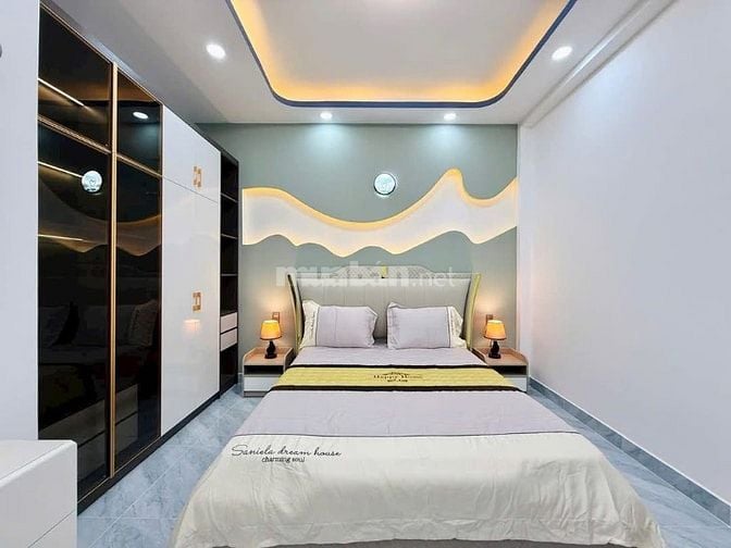 Đi nước ngoài định cư bán gấp nhà ở đường Nguyễn Chí Thanh, phường 7, 