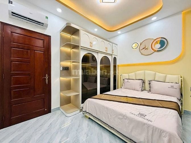 Đi nước ngoài định cư bán gấp nhà ở đường Nguyễn Chí Thanh, phường 7, 