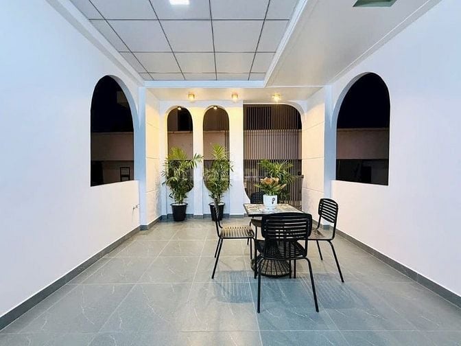 Đi nước ngoài định cư bán gấp nhà ở đường Nguyễn Chí Thanh, phường 7, 