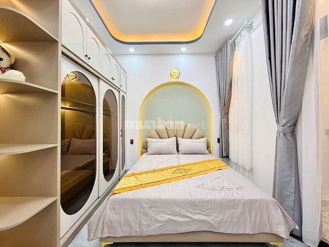 Đi nước ngoài định cư bán gấp nhà ở đường Nguyễn Chí Thanh, phường 7, 