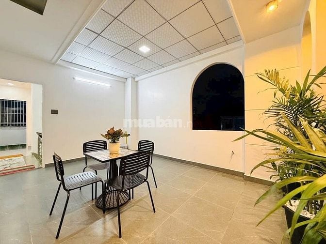 Đi nước ngoài định cư bán gấp nhà ở đường Nguyễn Chí Thanh, phường 7, 