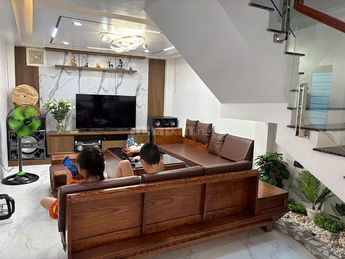 Cho thuê nhà số 25C ngõ 67 Nguyễn Văn Cừ