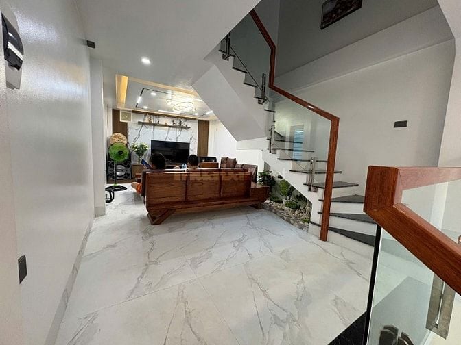 Cho thuê nhà số 25C ngõ 67 Nguyễn Văn Cừ