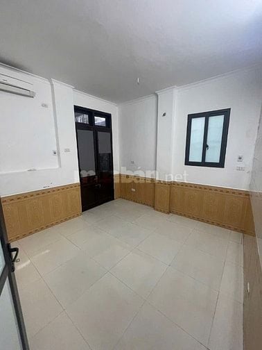 Cho thuê nhà nguyên căn ngõ gốc đề 3 phòng ngủ vệ sinh khép kín 