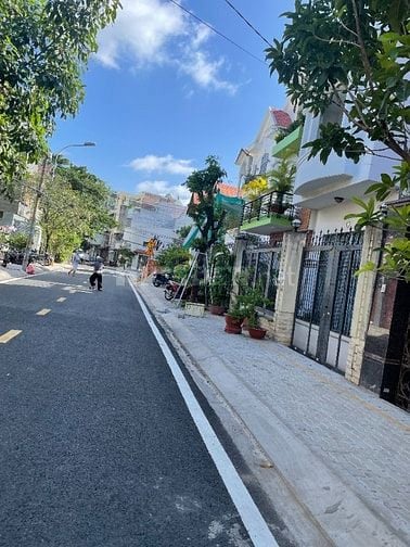 NHÀ BIỆT THỰ KDC SAO DỘNG PHÁT .KẾ ĐIỆN MÁY XANH ,