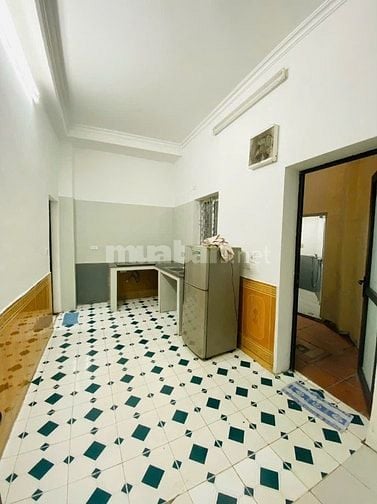 Cho thuê nhà nguyên căn ngõ gốc đề 3 phòng ngủ vệ sinh khép kín 