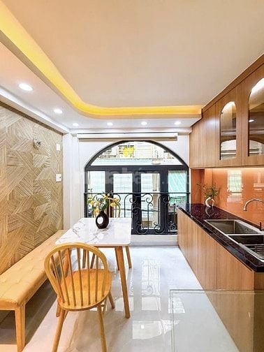 Bán nhà trệt, 3 lầu, Nguyễn Thiện Thuật, P2, Quận 3, hẻm 4m thông