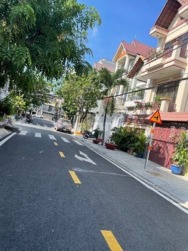 NHÀ BIỆT THỰ KDC SAO DỘNG PHÁT .KẾ ĐIỆN MÁY XANH ,