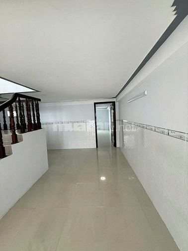 Bán căn nhà 1 trệt, 1 lửng, 1 lầu tại dt 111ṁ2 ngay tại tân hiệp 31, h