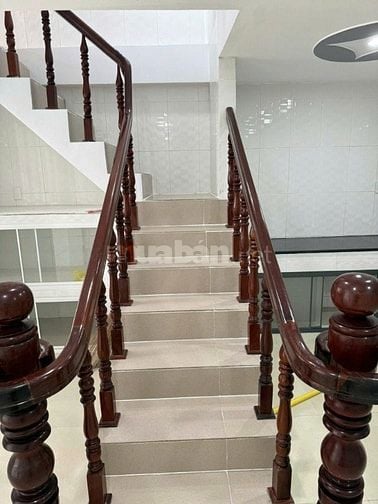 Bán căn nhà 1 trệt, 1 lửng, 1 lầu tại dt 111ṁ2 ngay tại tân hiệp 31, h