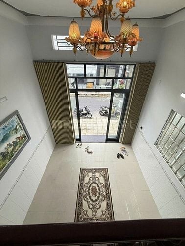 Bán căn nhà 1 trệt, 1 lửng, 1 lầu tại dt 111ṁ2 ngay tại tân hiệp 31, h