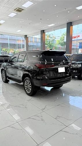 Bán Toyota Fortuner 2 cầu máy xăng, sản xuất 2021, lăn bánh 3 vạn Km.